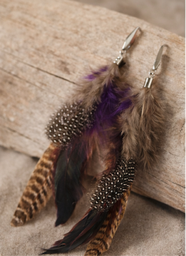 Umbral Violeta – pendientes artesanales de plumas